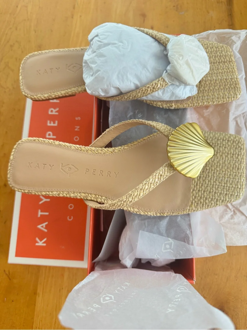 Katy Perry Camie Shell Sandal - Picture 2 of 3